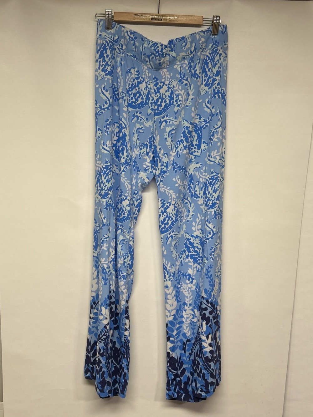 Lilly Pulitzer Light and Dark Blue Floral Pull-On Leggings